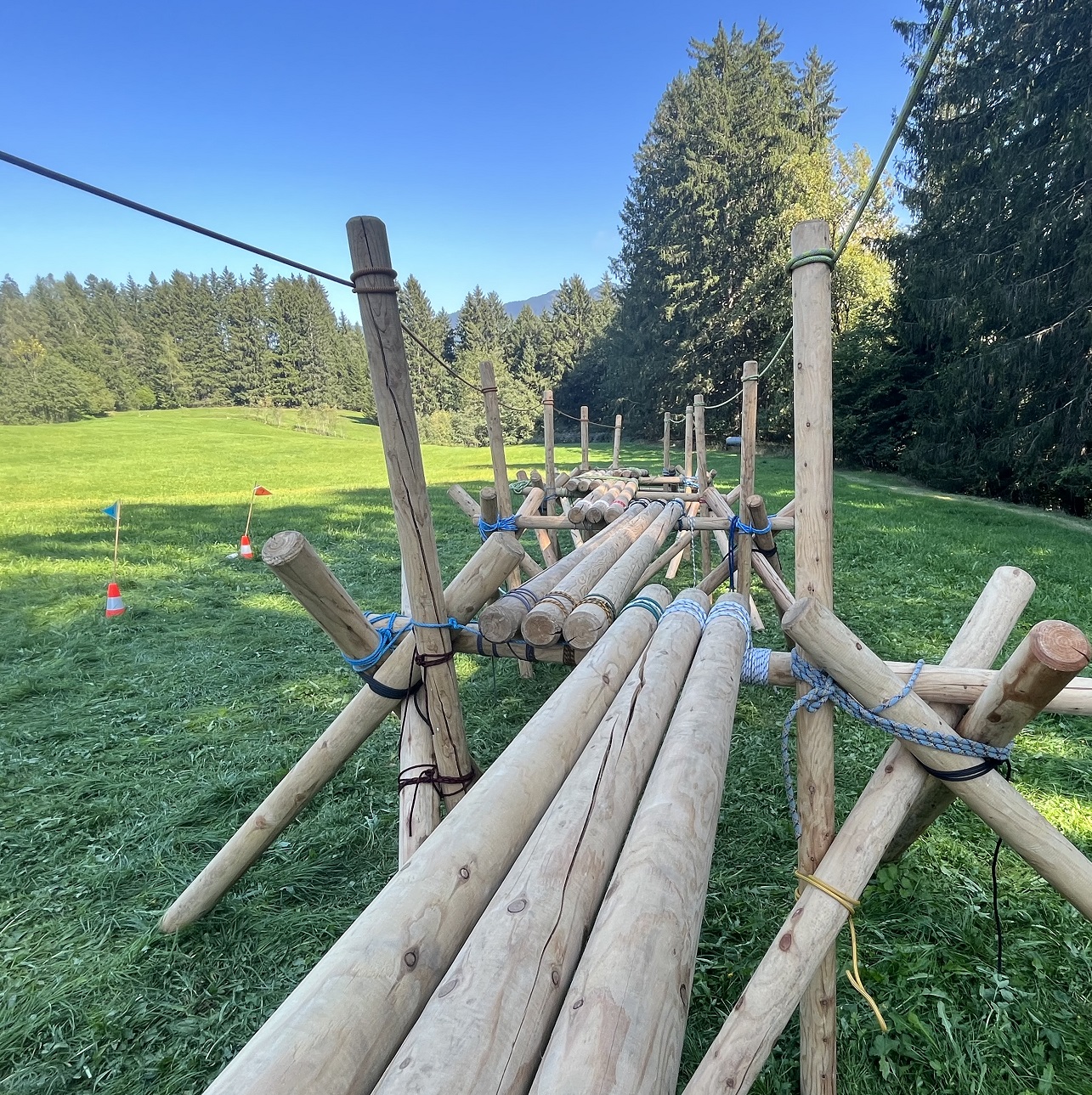 Teamwork Holzbrücke